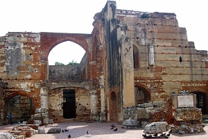Santo Domingo Tours-Ruinas-del-hospital-san-nicolas-de-bari Santo Domingo Tours-Ruinas-del-hospital-san-nicolas-de-bari