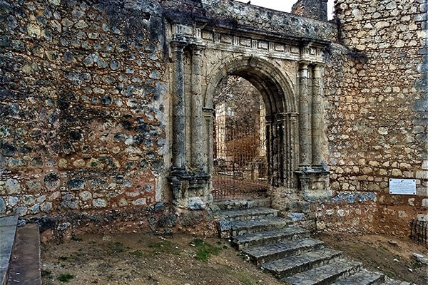 Zona Colonial Tour - Ruins of the San Franciscan Monastery